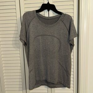 Lululemon swiftly tech short sleeve
